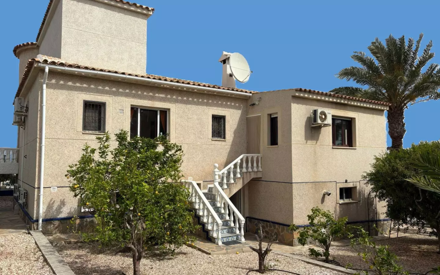 5-bedroom Villa In Almoradi, Spain (375 M²)