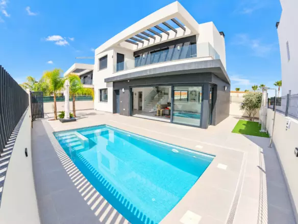 4-bedroom Villa In Algorfa, Spain (126 M²)