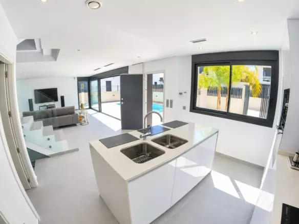 4-bedroom Villa In Algorfa, Spain (126 M²)
