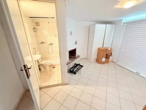 Commercial Property In Paralia, Greece (182 M²)