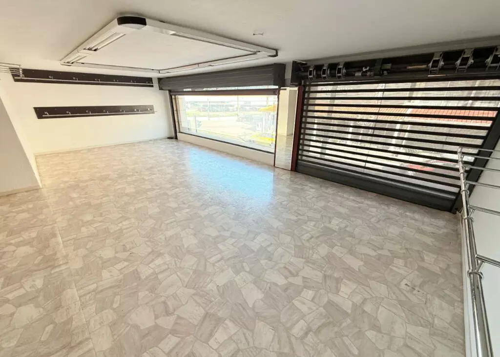 Commercial Property In Paralia, Greece (182 M²)