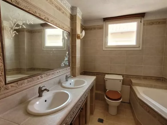 6-bedroom Detached House In Panorama, Greece (271 M²)