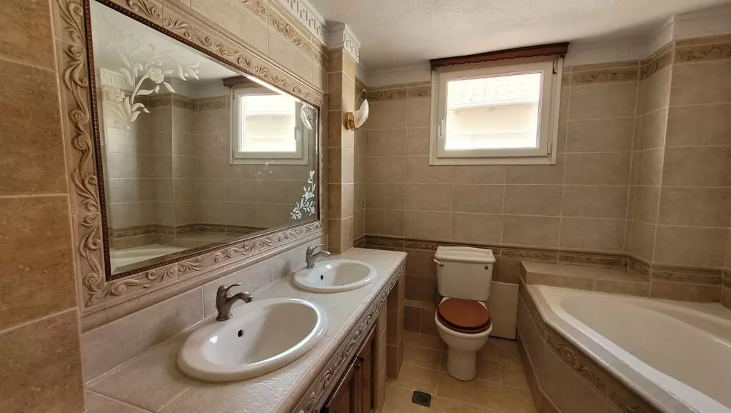 6-bedroom Detached House In Panorama, Greece (271 M²)