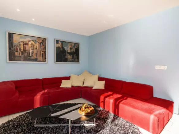 2-bedroom Apartment In Alicante, Spain (200 M²)