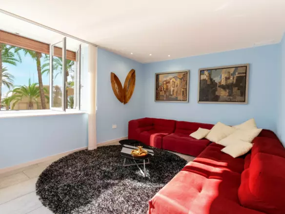 2-bedroom Apartment In Alicante, Spain (200 M²)