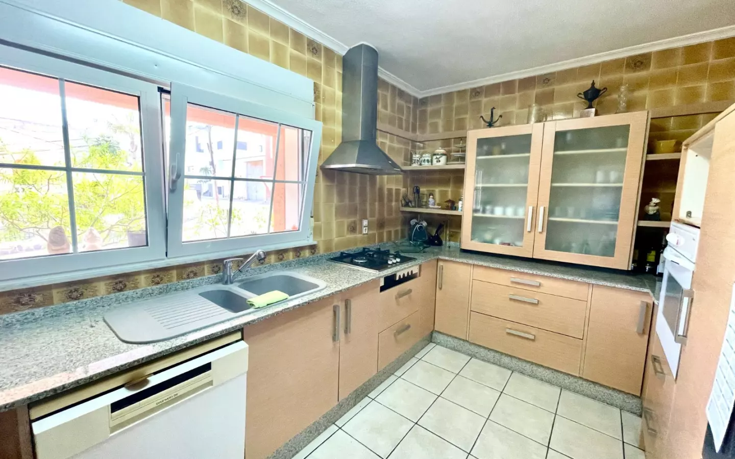 4-bedroom Villa In Benijofar, Spain (300 M²)