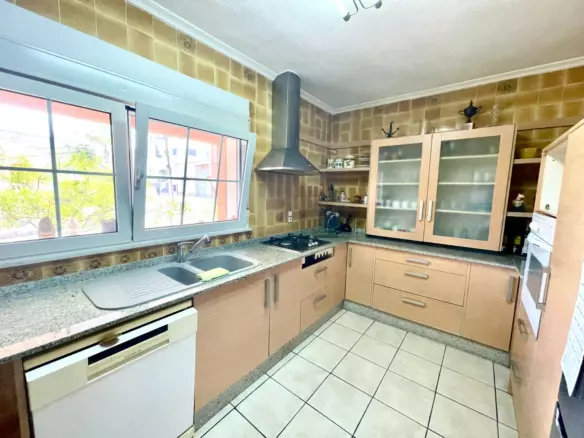 4-bedroom Villa In Benijofar, Spain (300 M²)