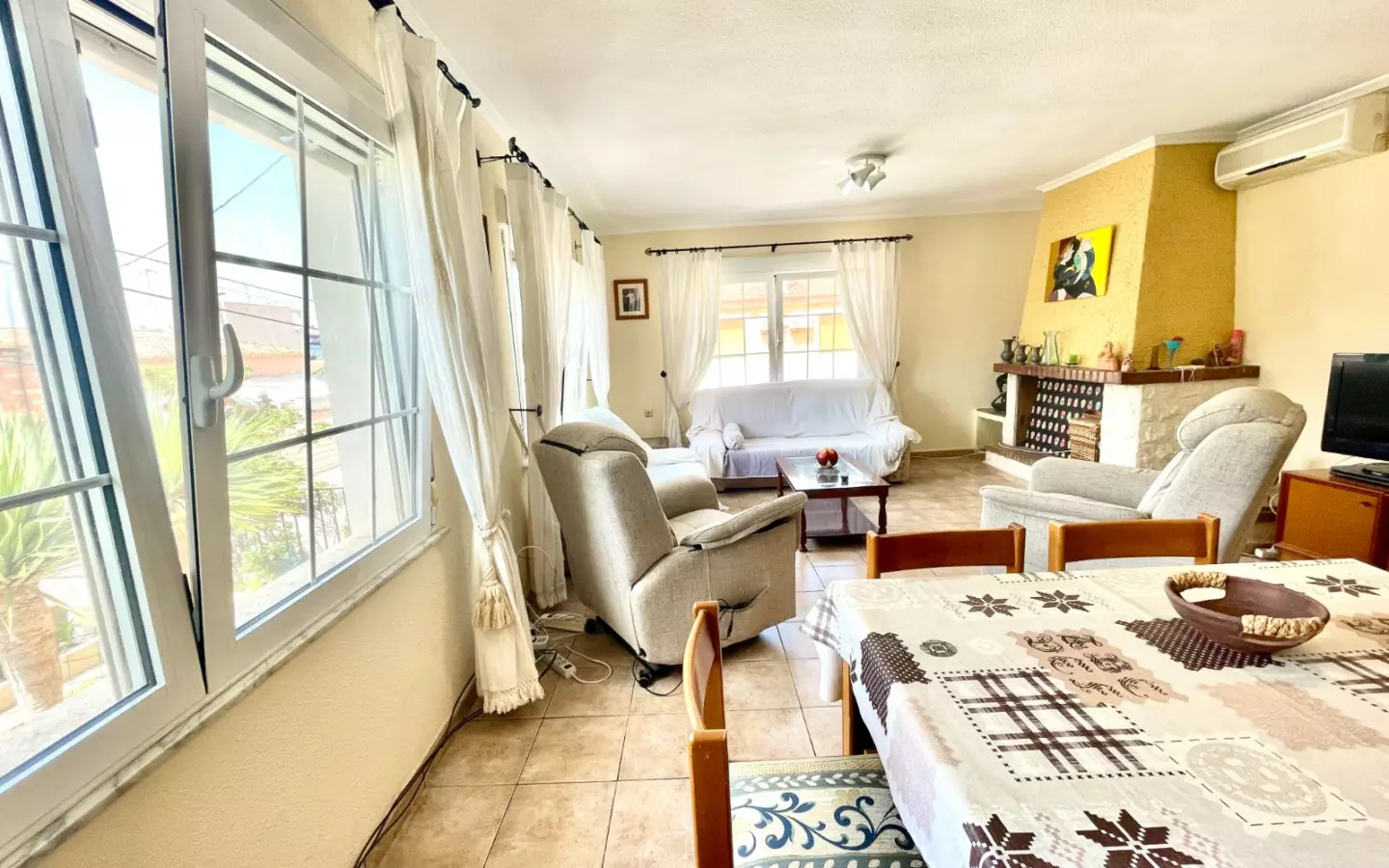 4-bedroom Villa In Benijofar, Spain (300 M²)