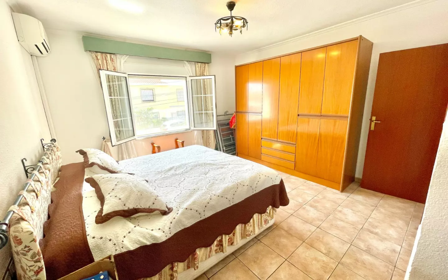 4-bedroom Villa In Benijofar, Spain (300 M²)