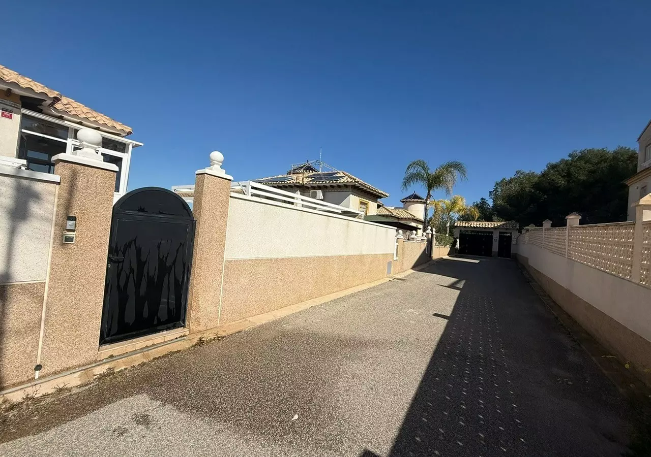 5-bedroom Villa In Orihuela Costa, Spain (231 M²)