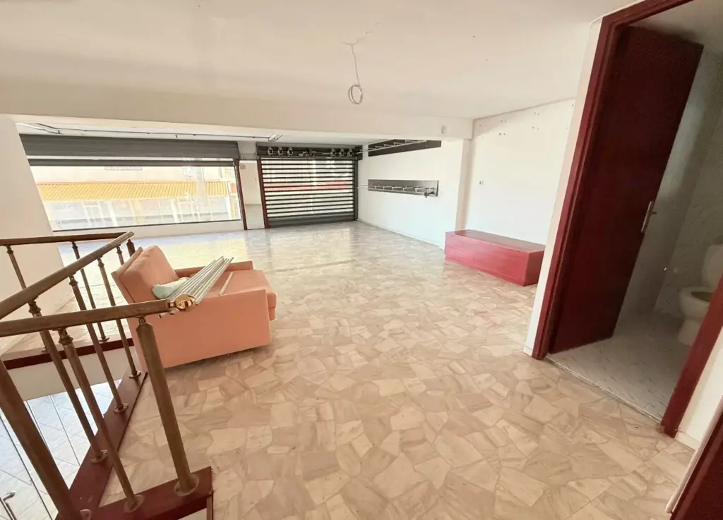 Commercial Property In Paralia, Greece (182 M²)