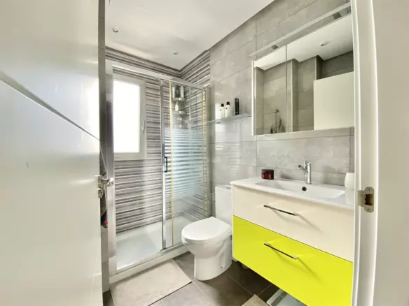 4-bedroom Property In Villamartin, Spain (128 M²)