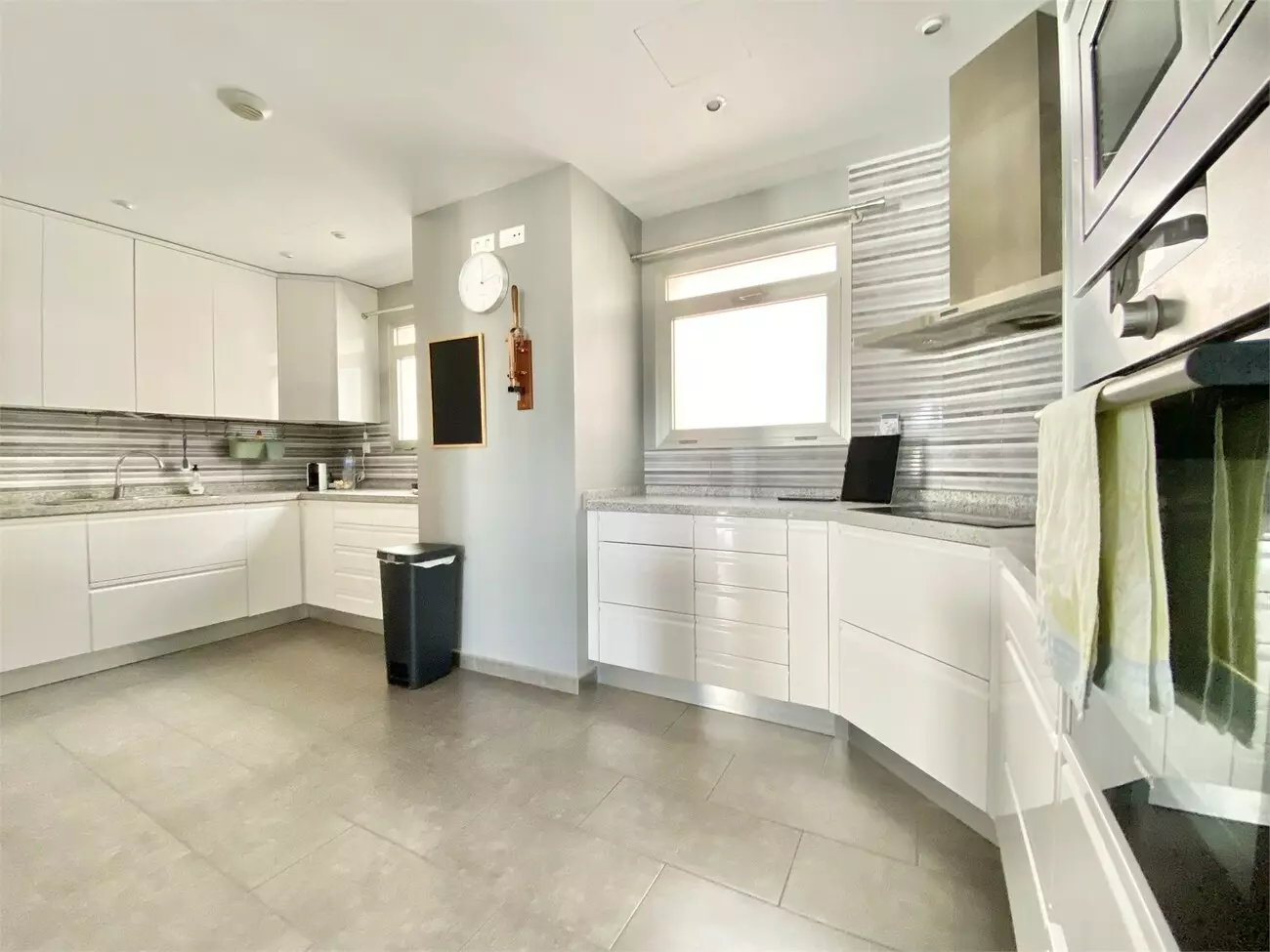 4-bedroom Property In Villamartin, Spain (128 M²)