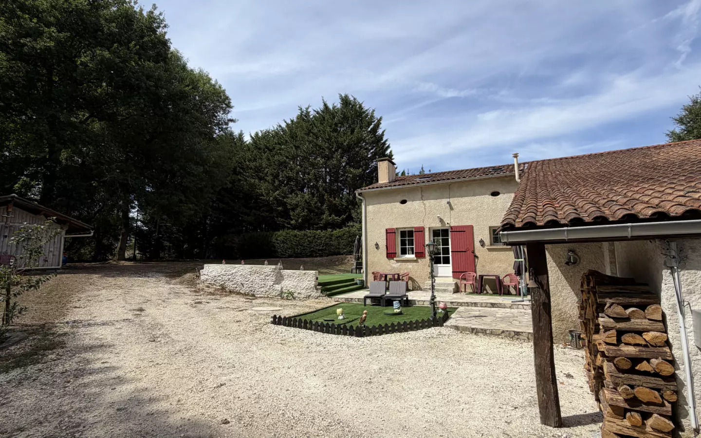 3-bedroom House In Saint-aigulin, France (109 M²)