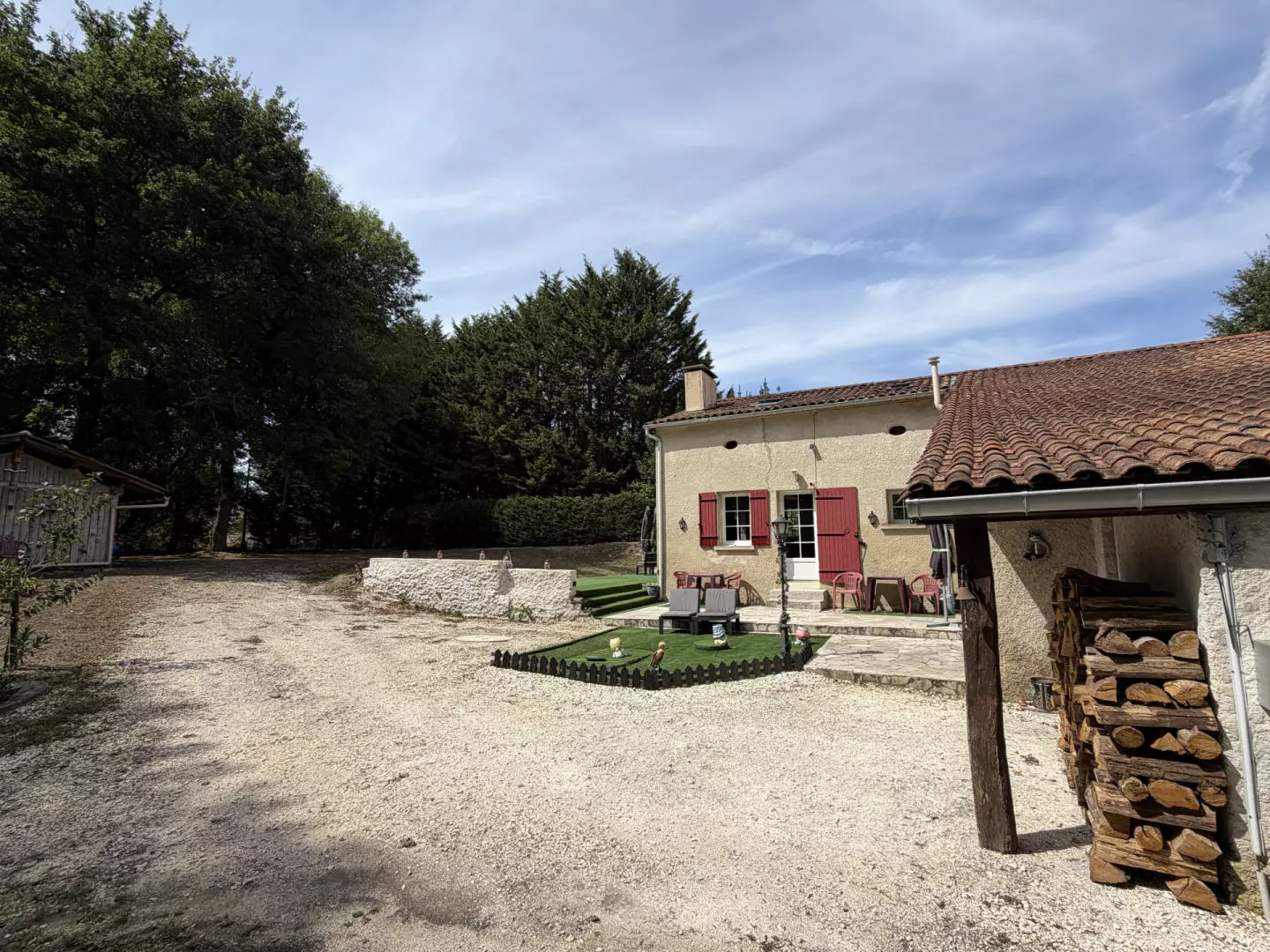 3-bedroom House In Saint-aigulin, France (109 M²)