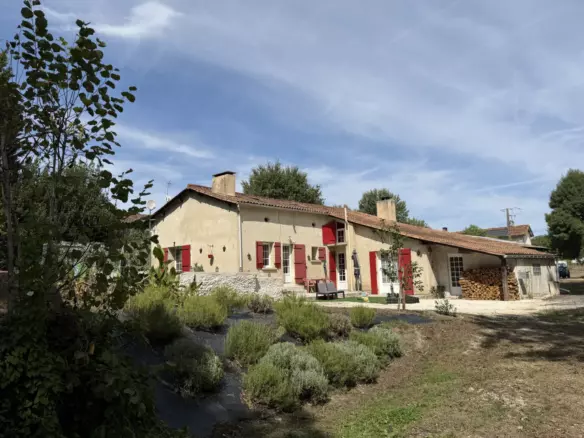 3-bedroom House In Saint-aigulin, France (109 M²)