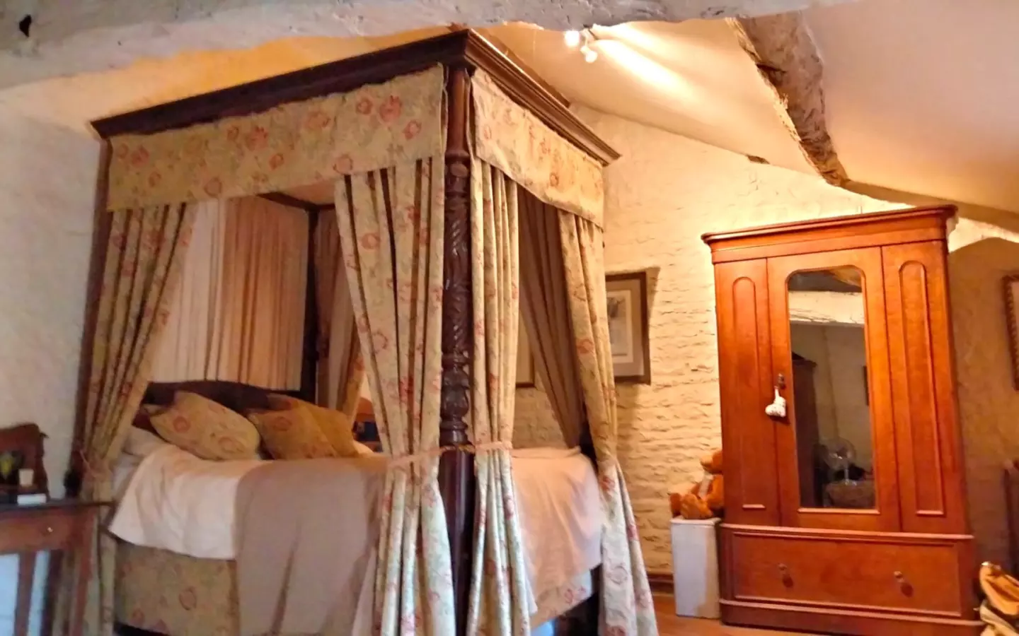 4-bedroom Country House In Saint-ciers-sur-bonnieure, France (269 M²)