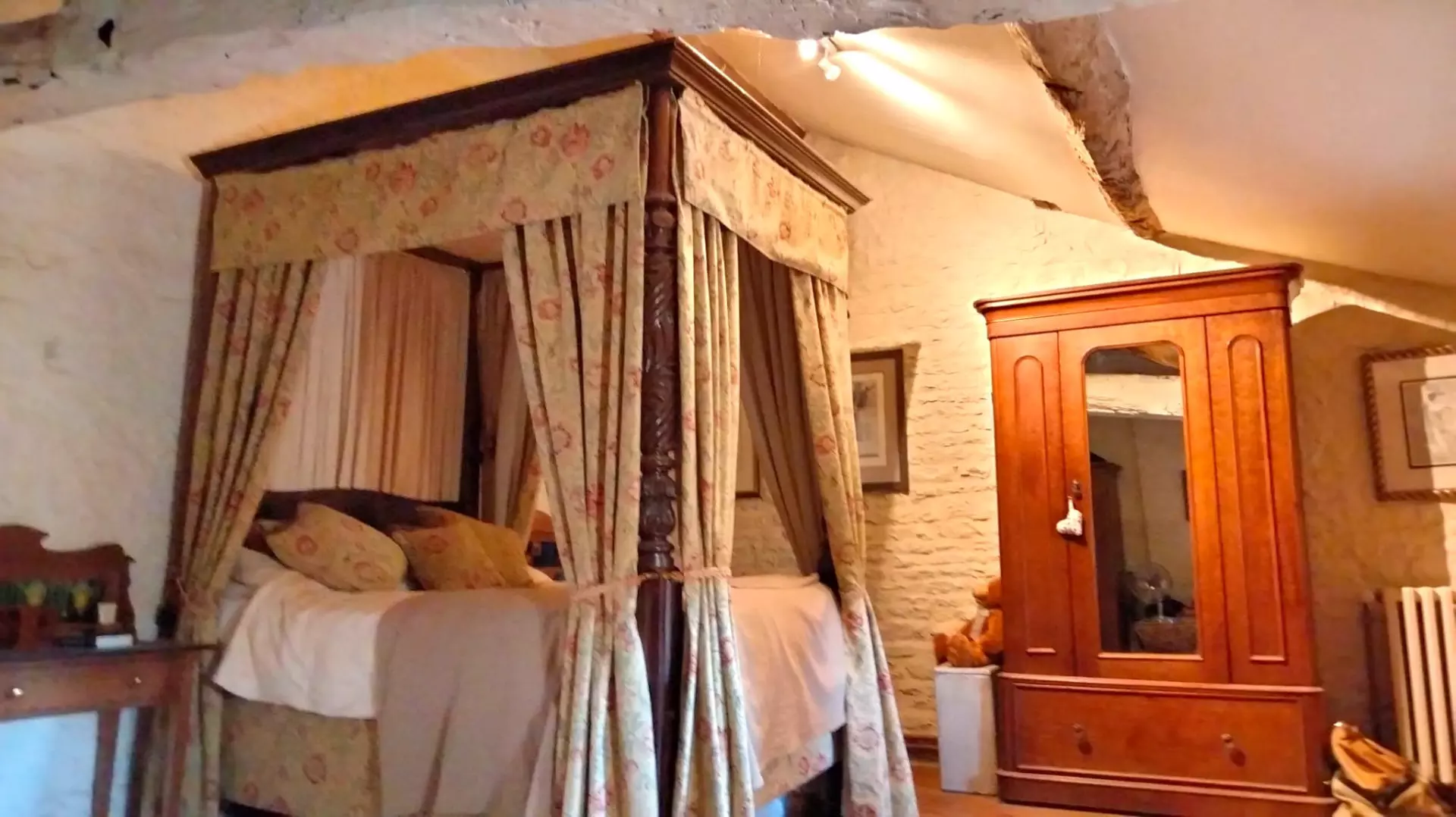 property_image_1xqxfex1k3_20261014060647-5dab79 4-bedroom Country House In Saint-ciers-sur-bonnieure, France (269 M²)