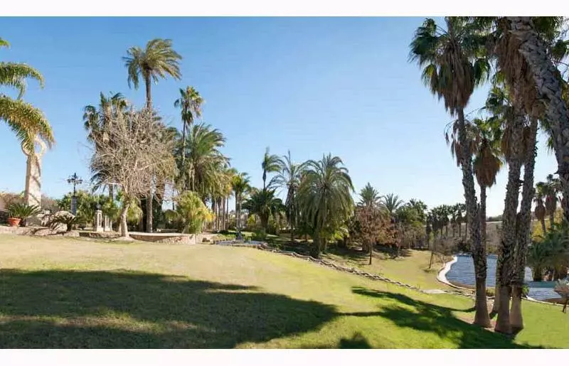 5-bedroom Villa In Villamartin, Spain (642 M²)