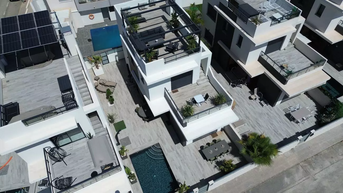 3-bedroom Villa In Benijofar, Spain (133 M²)