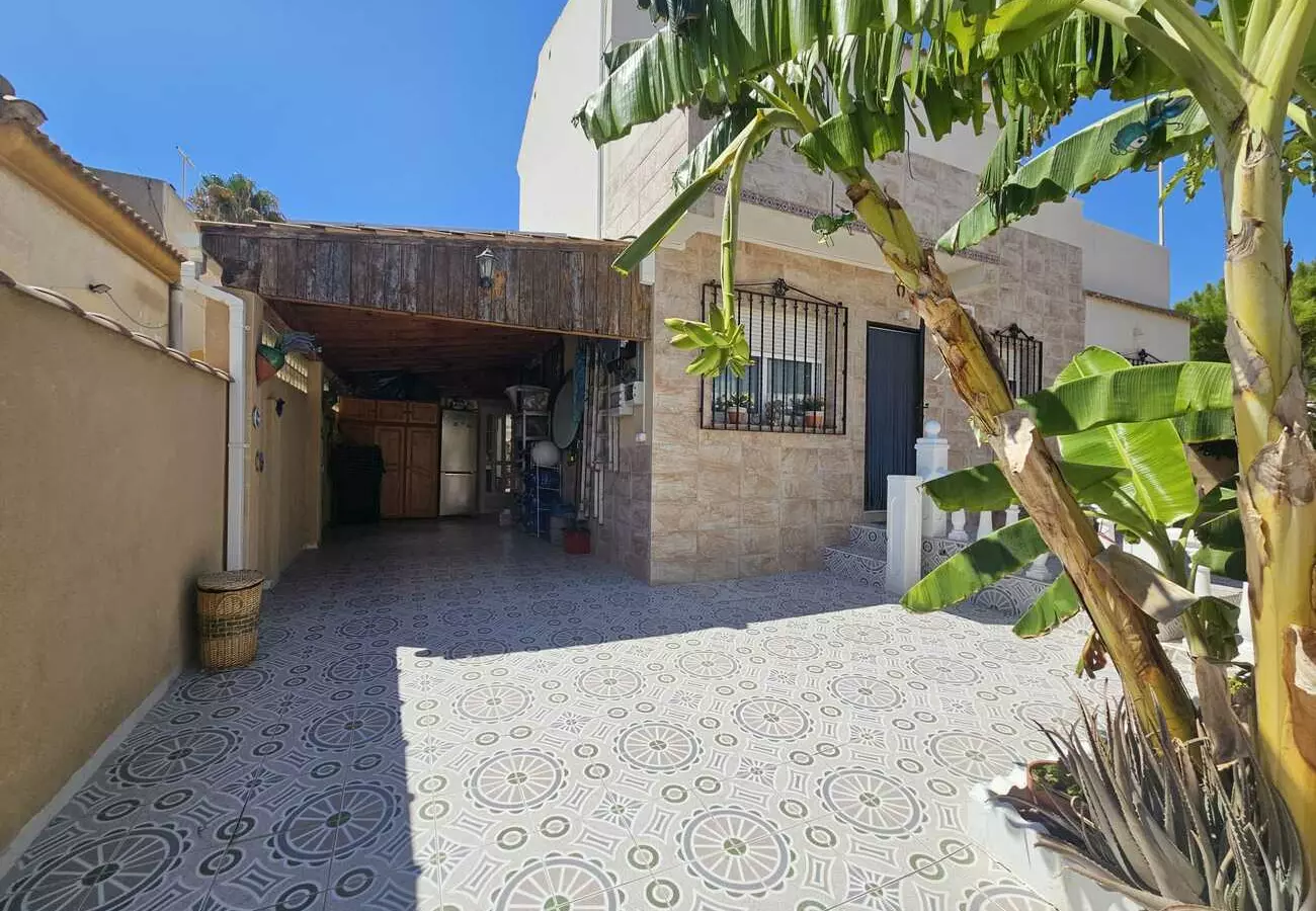 3-bedroom Villa In Torrevieja, Spain (74 M²)