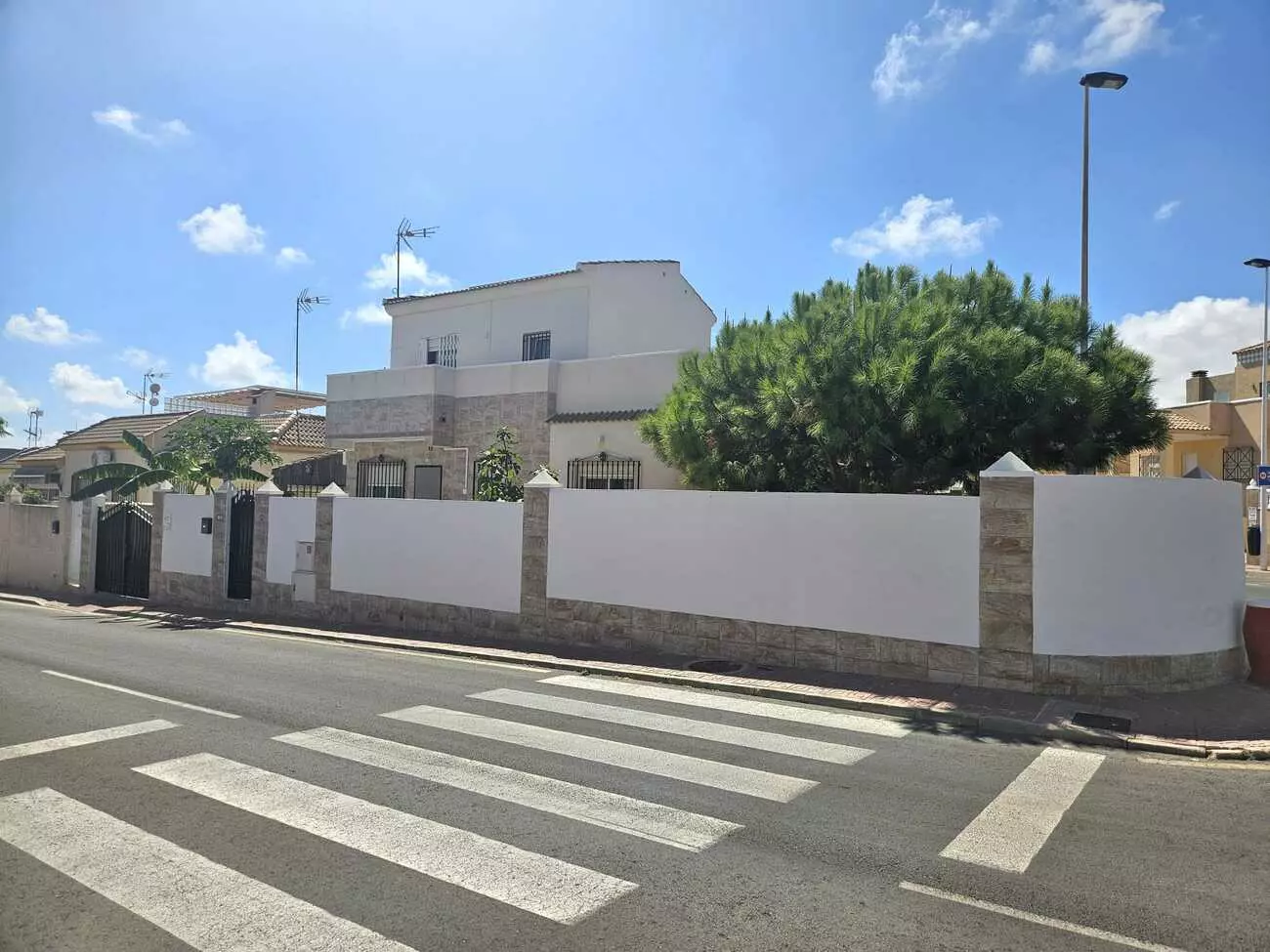 3-bedroom Villa In Torrevieja, Spain (74 M²)