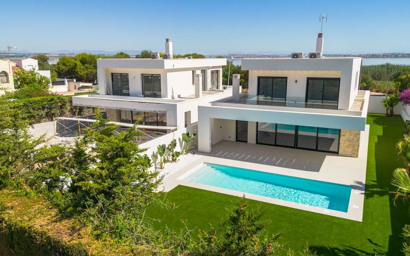 4-bedroom Villa In Torrevieja, Spain (177 M²)