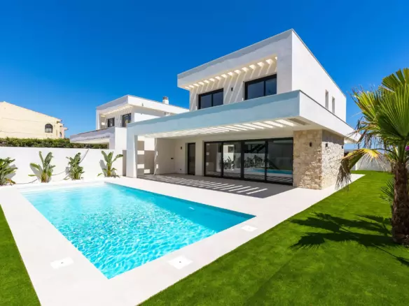4-bedroom Villa In Torrevieja, Spain (177 M²)
