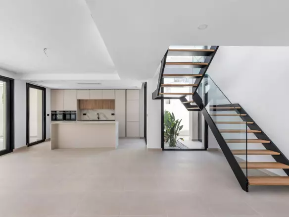4-bedroom Villa In Torrevieja, Spain (177 M²)