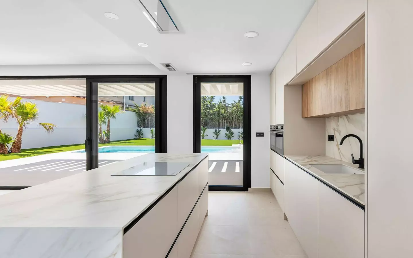 4-bedroom Villa In Torrevieja, Spain (177 M²)