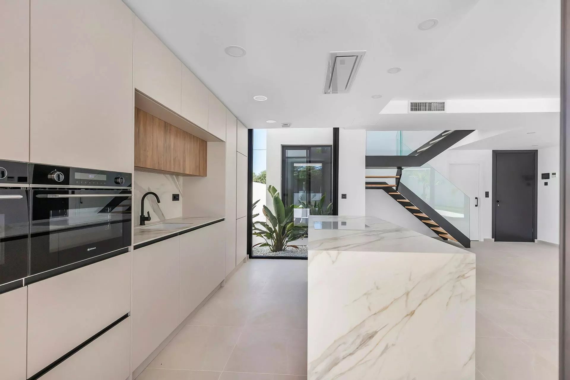 4-bedroom Villa In Torrevieja, Spain (177 M²)