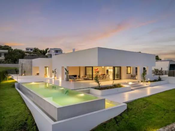 3-bedroom Villa In Orihuela Costa, Spain (179 M²)