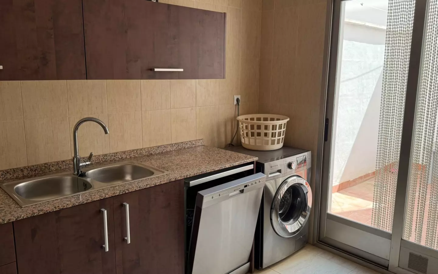 3-bedroom Townhouse In Pinoso, Spain (190 M²)
