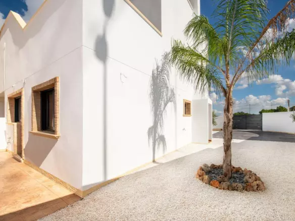 3-bedroom Villa In Cox, Spain (101 M²)