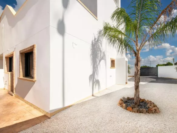 3-bedroom Villa In Cox, Spain (78 M²)