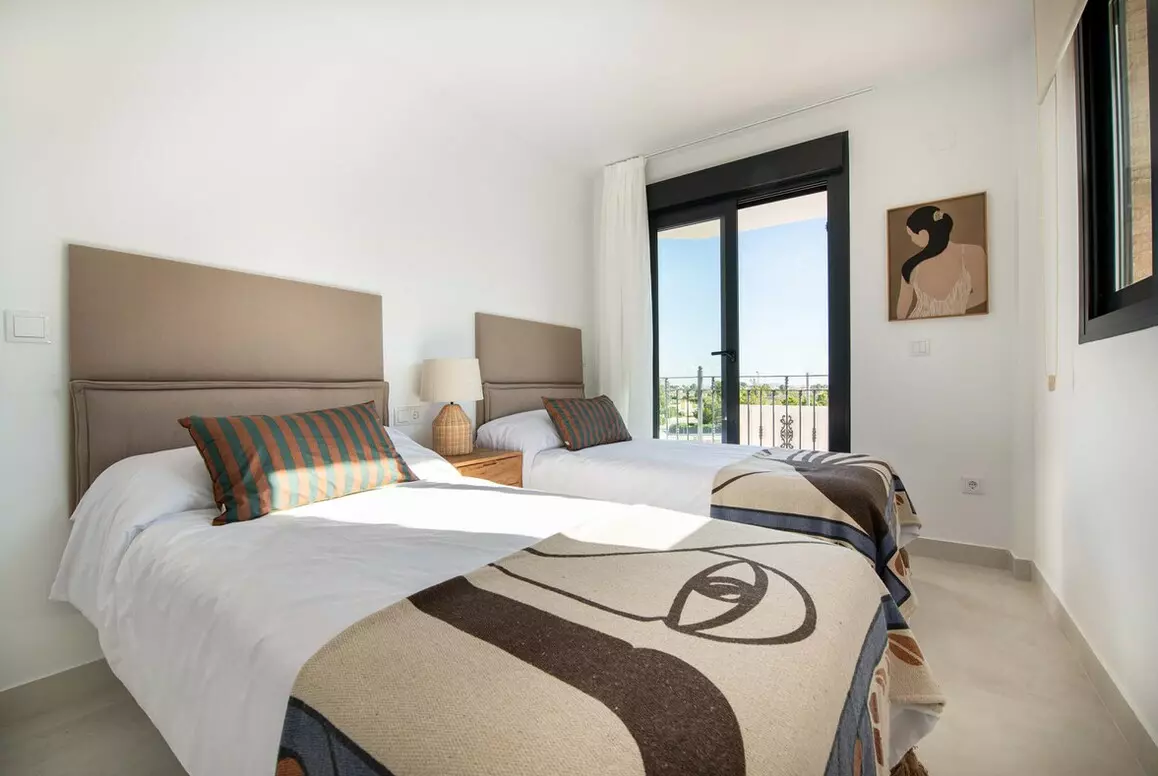 3-bedroom Villa In Cox, Spain (101 M²)