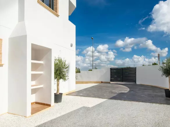 3-bedroom Villa In Cox, Spain (78 M²)