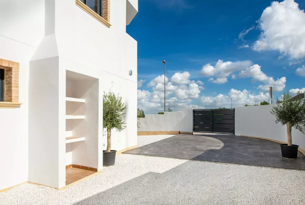 3-bedroom Villa In Cox, Spain (78 M²)
