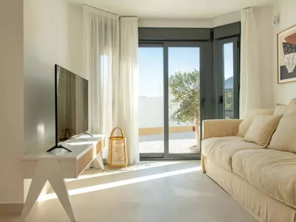 3-bedroom Villa In Cox, Spain (78 M²)