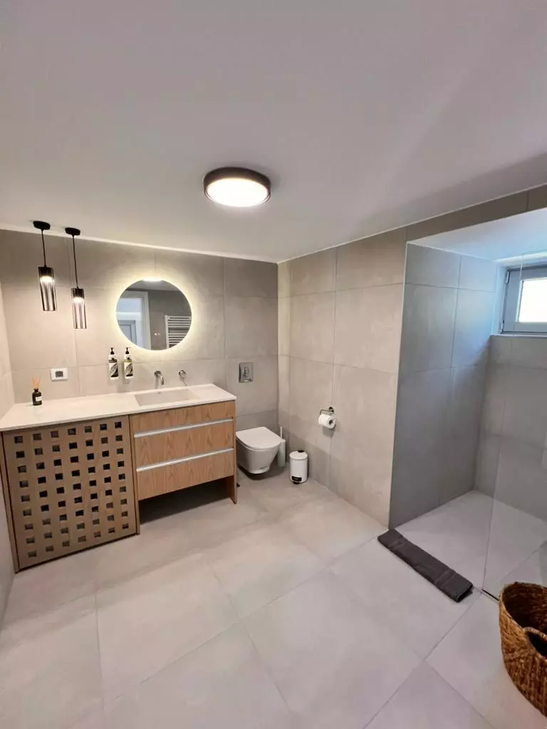Complex In Makris Gialos, Greece (144 M²)