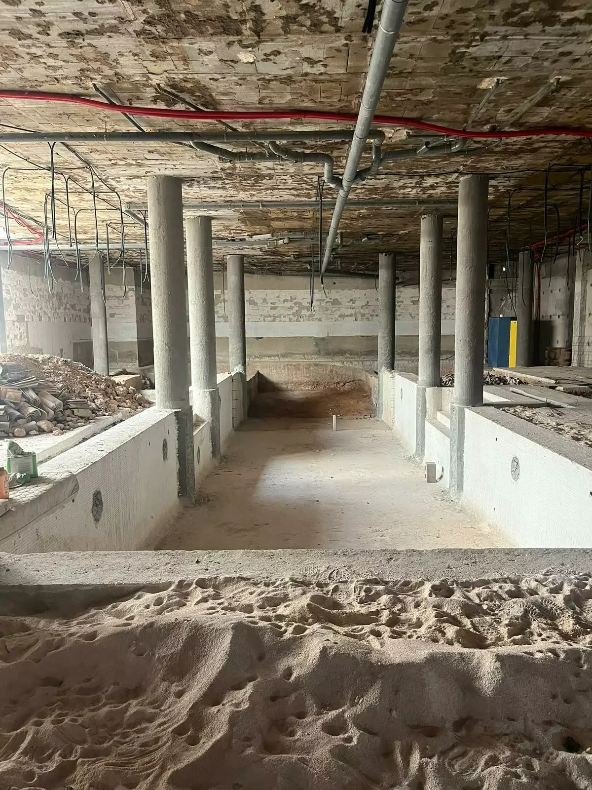14-19-042e14 Commercial Unit In Torrevieja, Spain (1.354 M²)