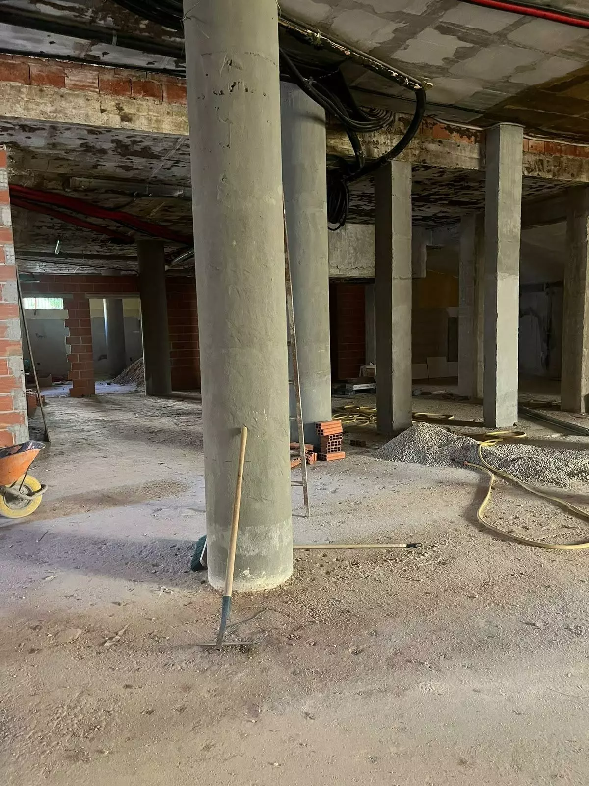 14-20-002c45 Commercial Unit In Torrevieja, Spain (1.354 M²)
