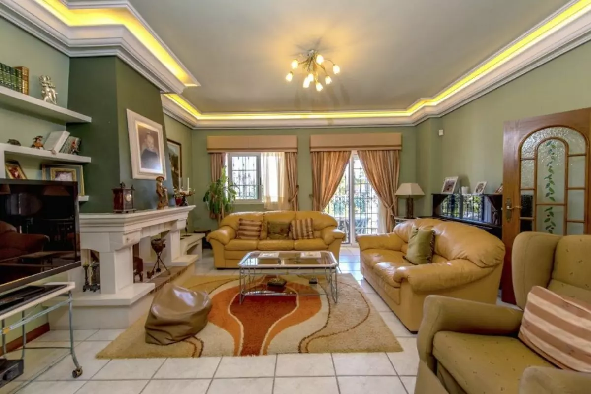 6-bedroom Villa In Torrevieja, Spain (500 M²)
