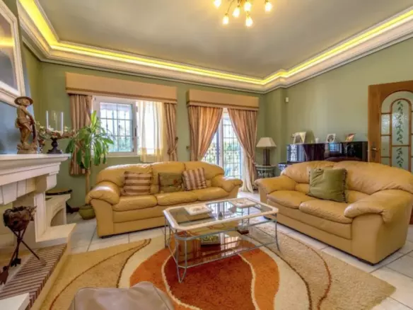 6-bedroom Villa In Torrevieja, Spain (500 M²)