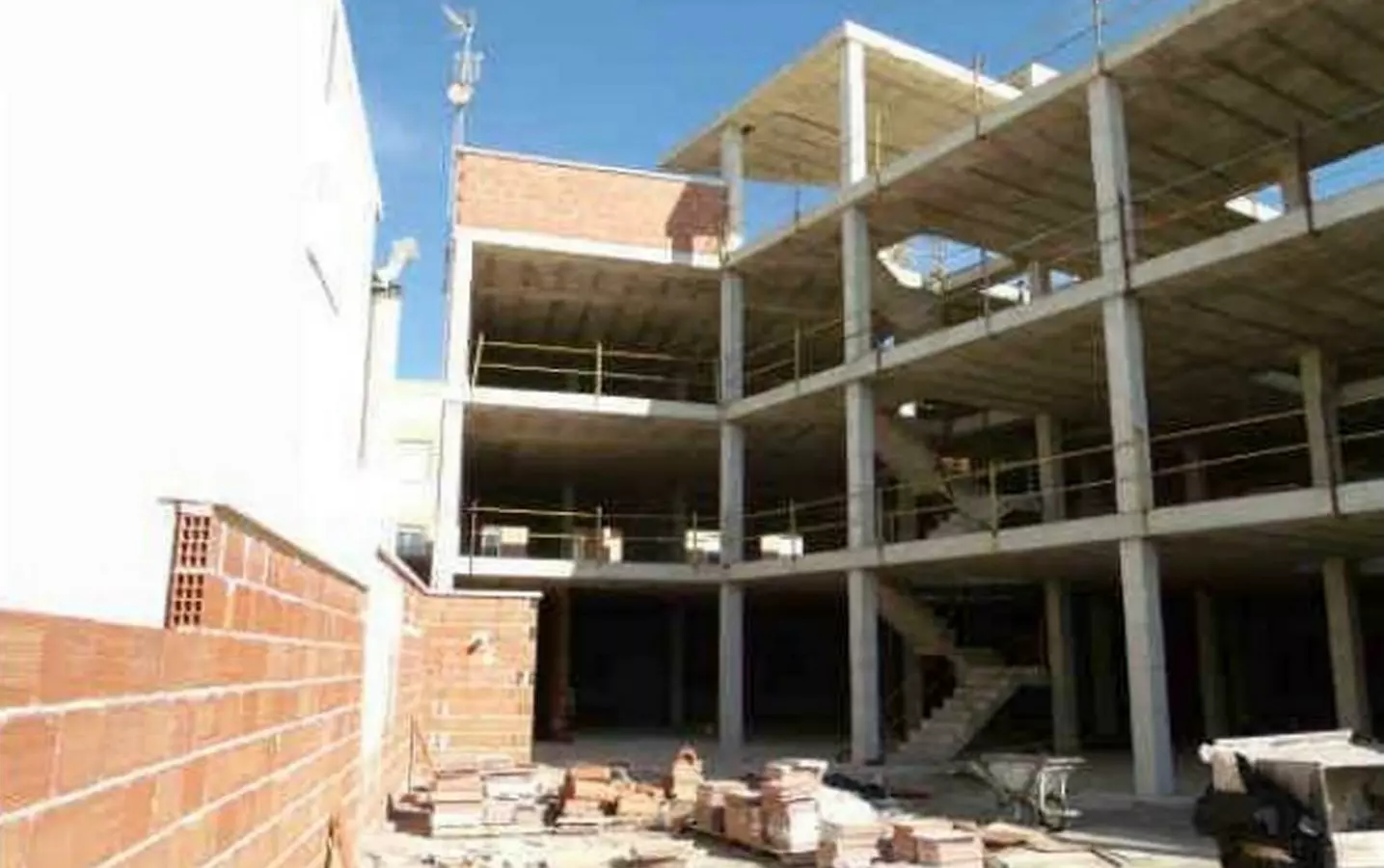 Property In Los Montesinos, Spain (1.965 M²)