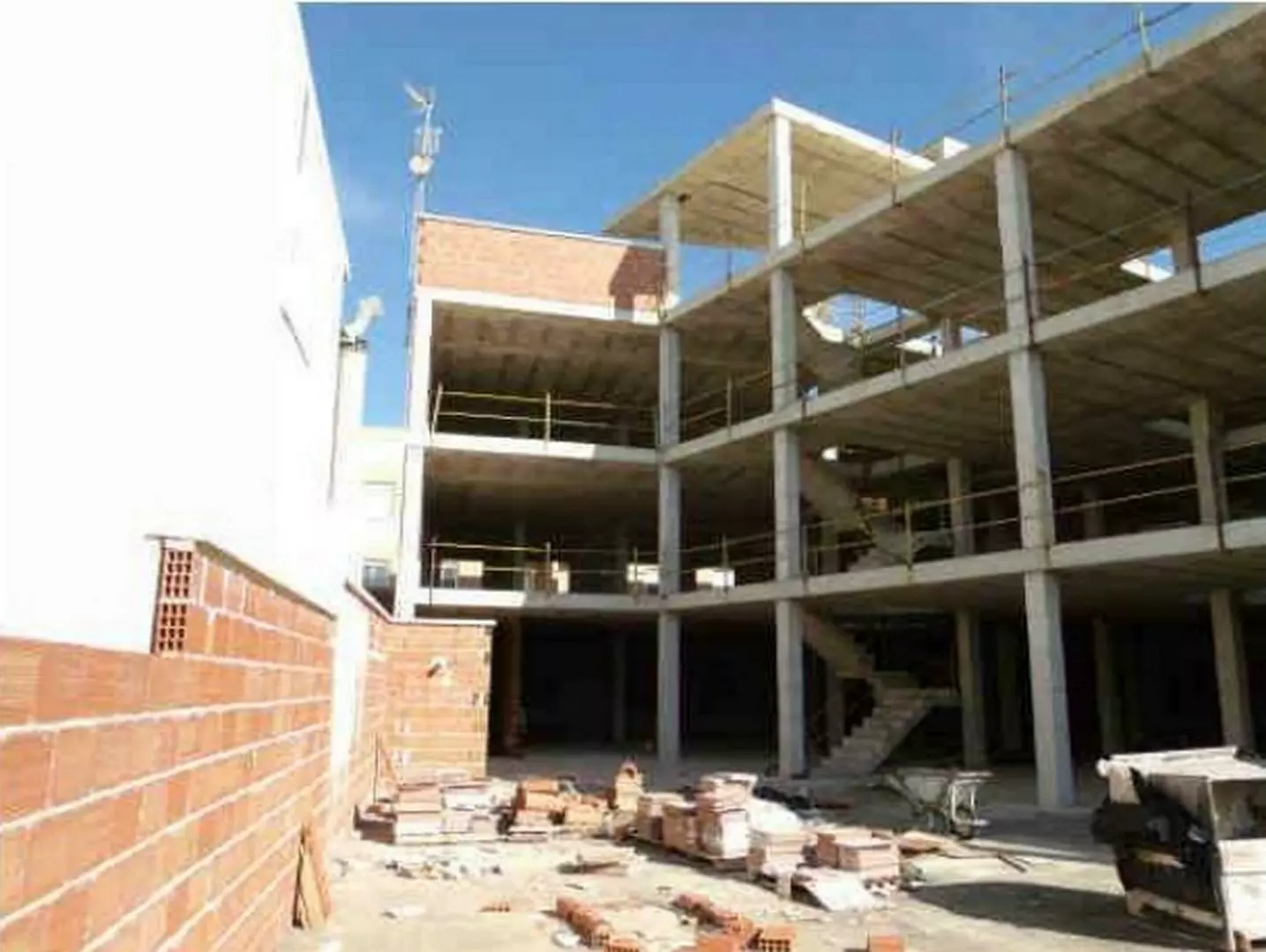 Property In Los Montesinos, Spain (1.965 M²)