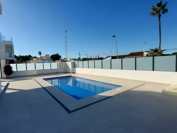 3-bedroom Villa In Torrevieja, Spain (190 M²)