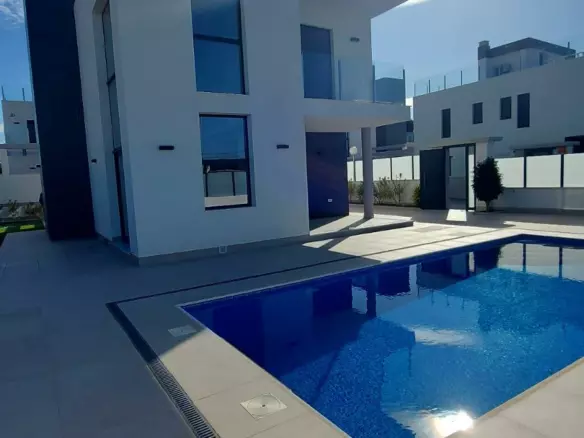 3-bedroom Villa In Torrevieja, Spain (190 M²)