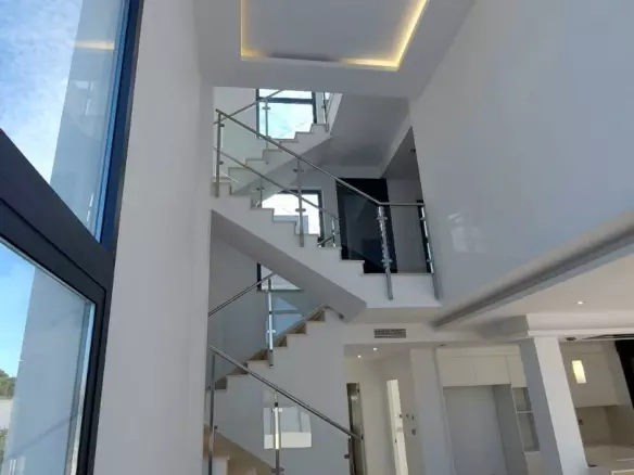 3-bedroom Villa In Torrevieja, Spain (190 M²)
