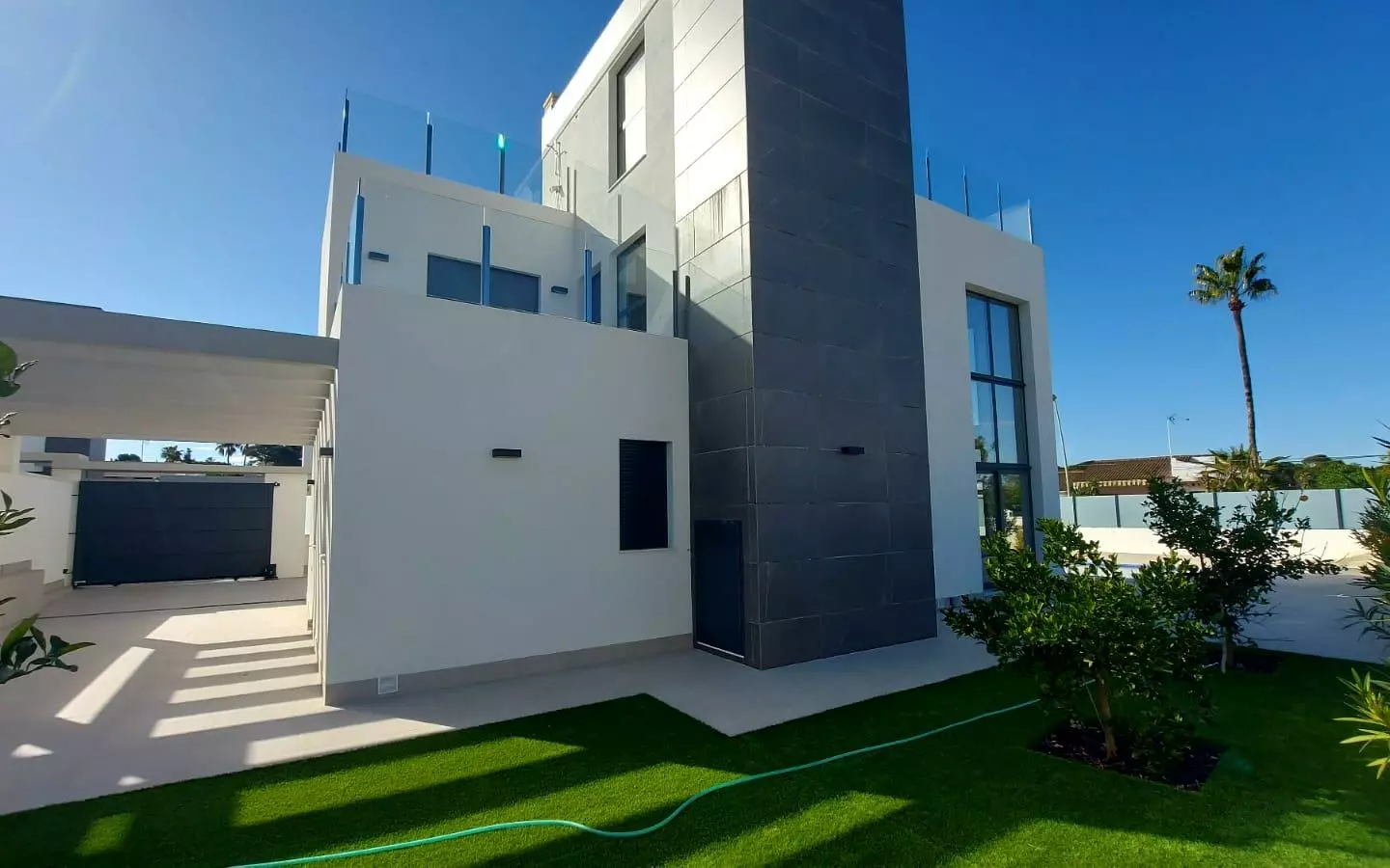 3-bedroom Villa In Torrevieja, Spain (190 M²)